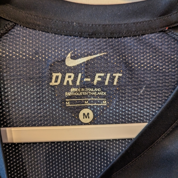 Arsenal training jersey - Picture 2 of 2